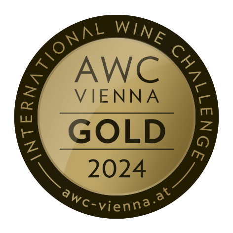 Die AWC Gold Medaille für das Jahr 2024, welche dem Nussböckgut für den Chardonnay Klassik verliehen wurde.