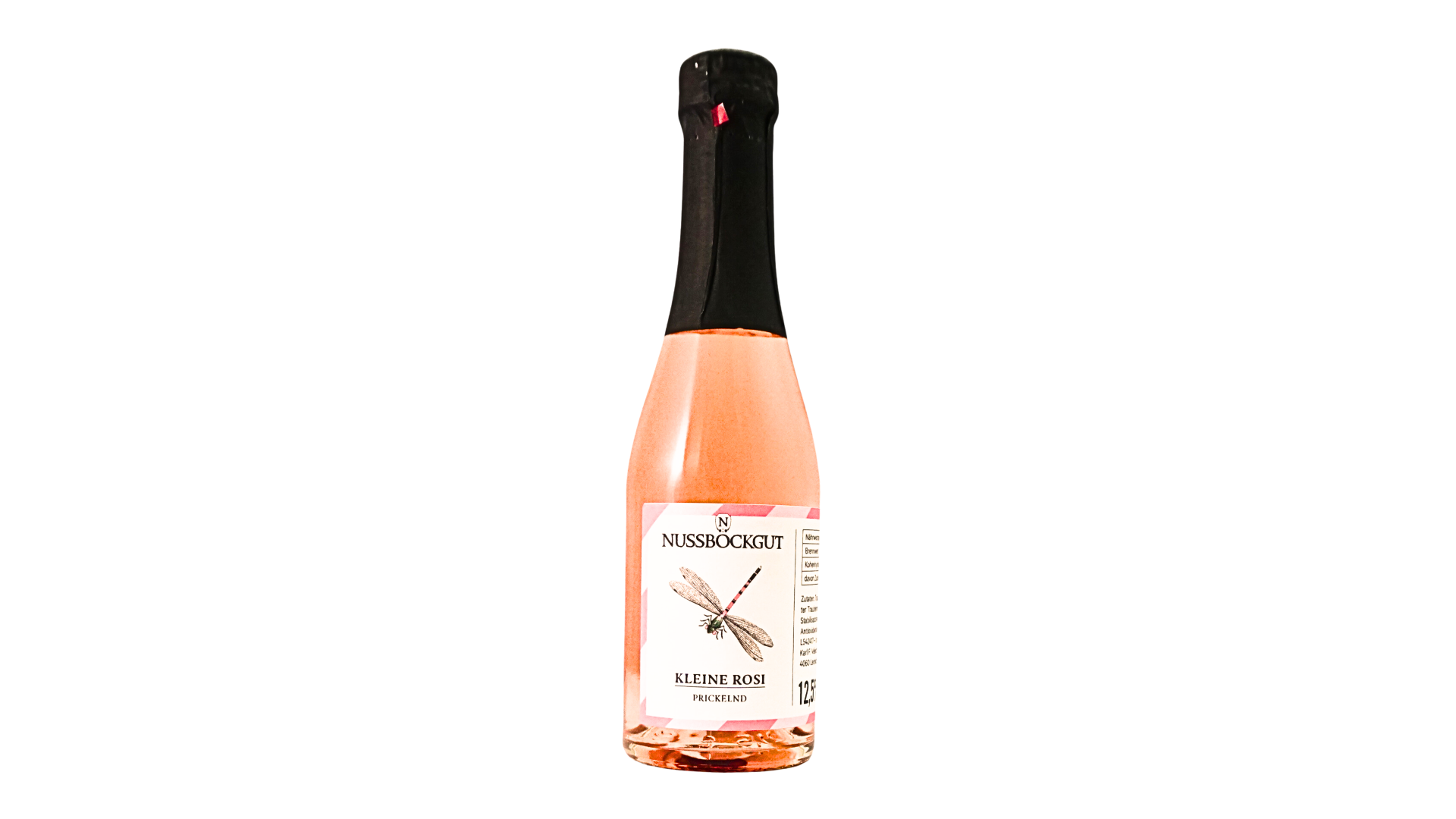 Auf dem Bild ist eine 0,20 l Schaumweinflasche - ein Direktträger als Roseschaumwein - dargestellt. Am Etikett befindet sich der Name des Weingutes - Nussböckgut - der Umriss von OÖ sowie unser Markenzeichen für die Rosemarie, die Libelle, als Nützling des Weingartens.