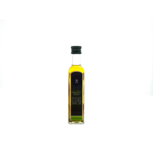 Es ist eine quadratische Essigflasche dargestellt. Das Etikett ziert unser Nussböckgutlogo und der Grand Vert Spargelschriftzug.